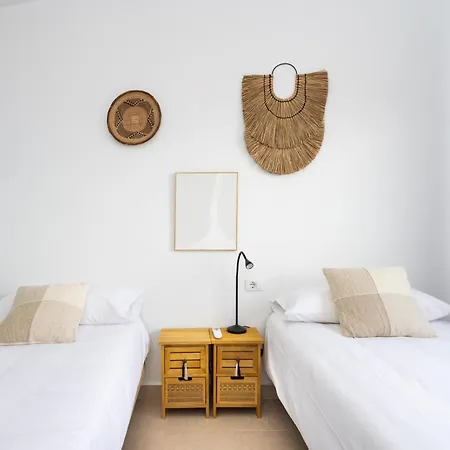 Home2book Enchanting Seaviews Duplex, Pool&terrace كانديلاريا
